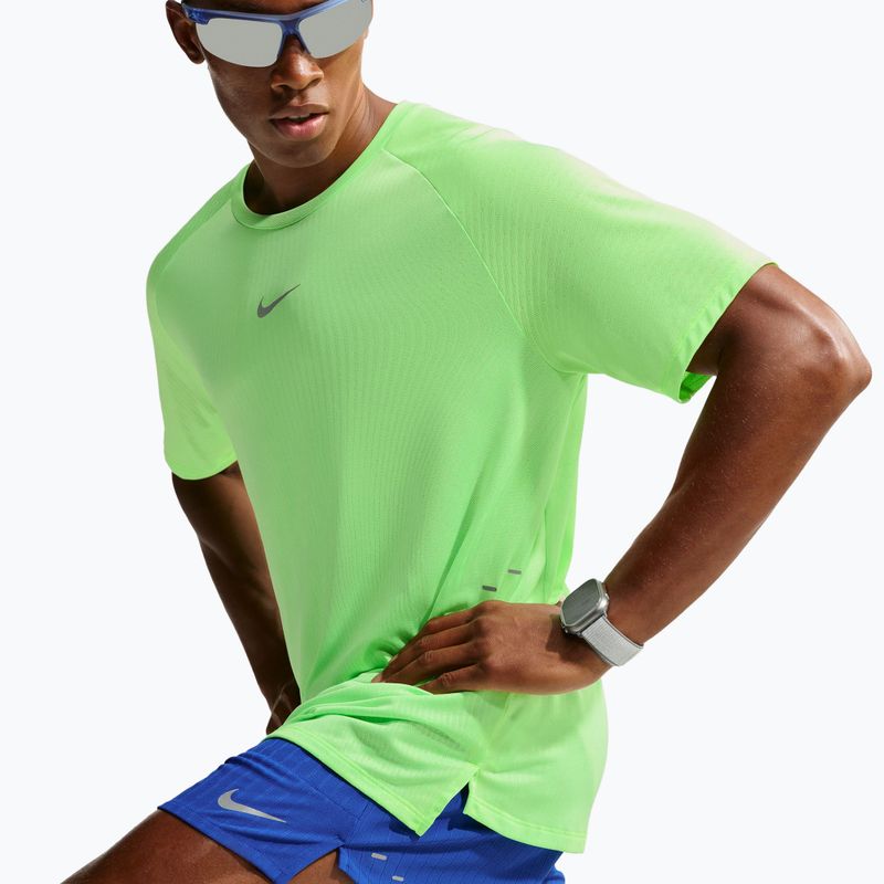 Tricou de alergare pentru bărbați Nike Stride volt/light silver 5