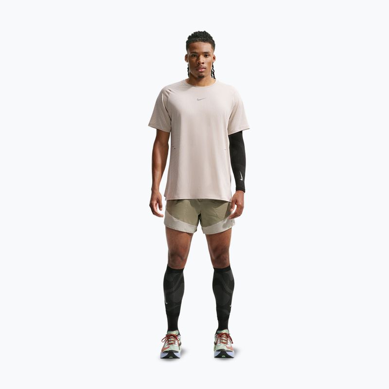 Tricou de alergare pentru bărbați Nike Stride cream Ii/sail 2