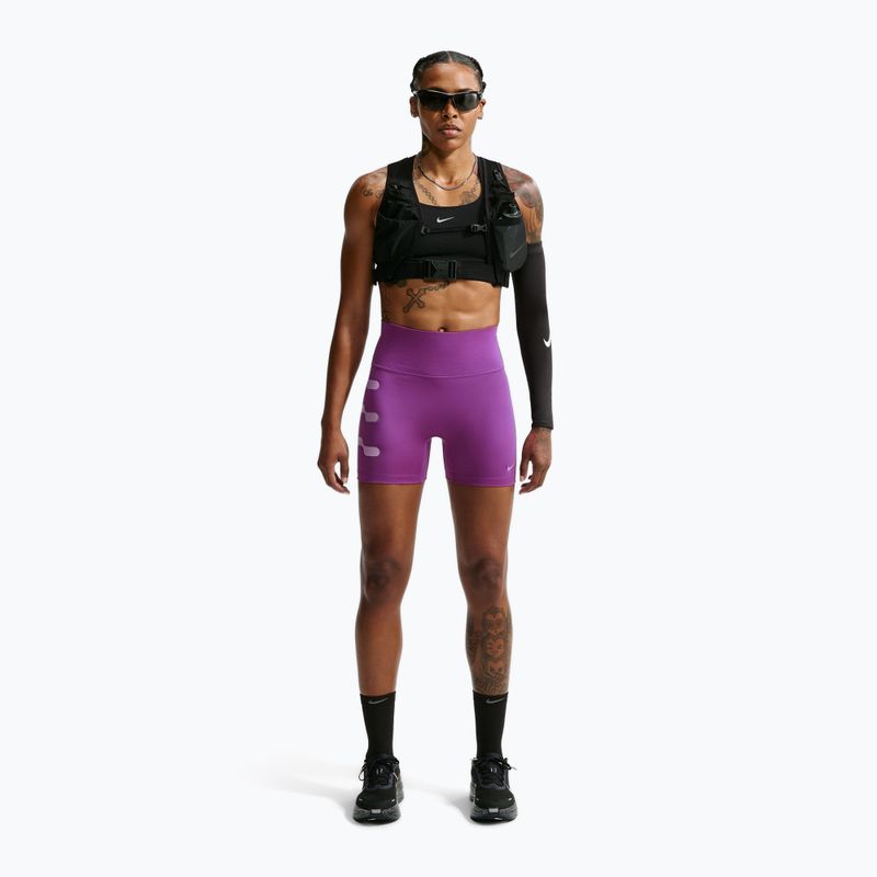 Pantaloni scurți de alergare pentru femei Nike Tempo Flash bold berry 2