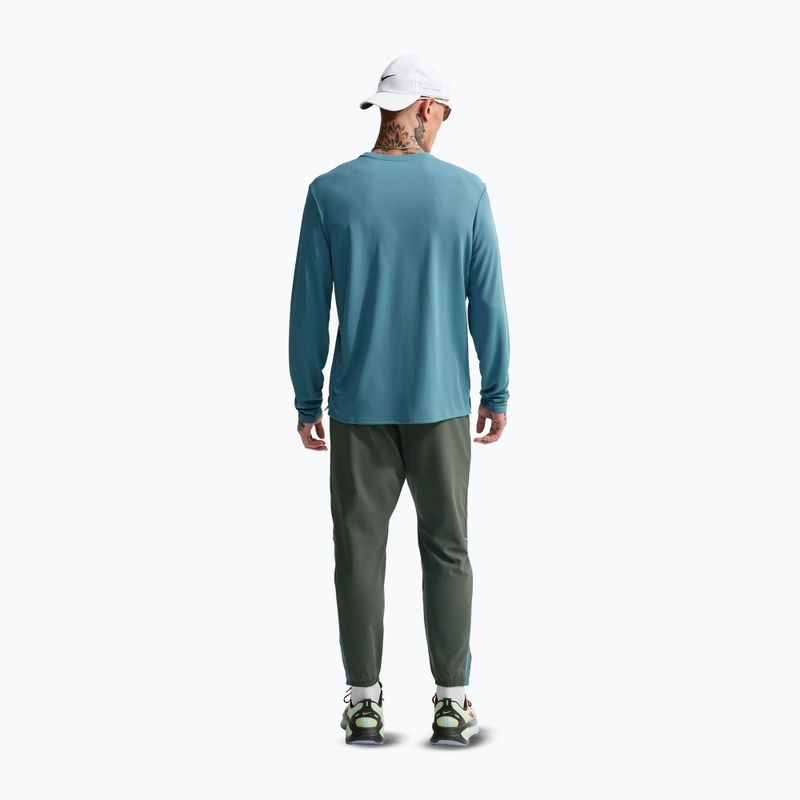 Pantaloni de alergare pentru bărbați Nike Miler Dri-Fit Woven camo green/mineral slate 3