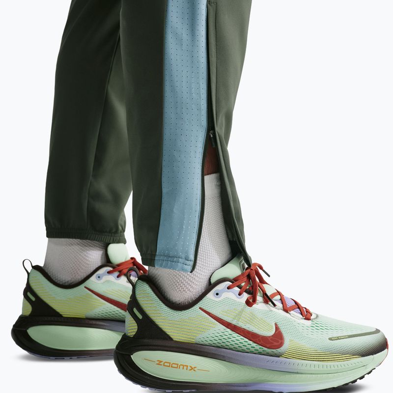 Pantaloni de alergare pentru bărbați Nike Miler Dri-Fit Woven camo green/mineral slate 7