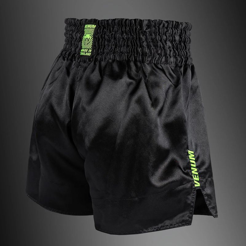 Pantaloni scurți de antrenament pentru bărbați Venum Classic Evo Muay Thai black/neon yellow 4
