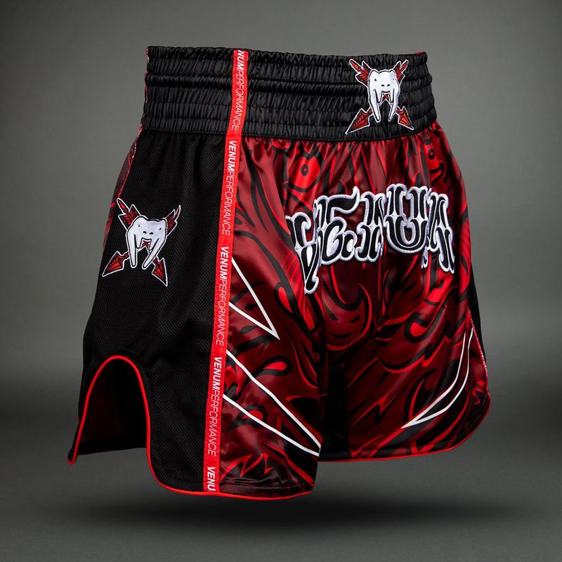 Pantaloni scurți de antrenament pentru bărbați Venum Wolf Attack Muay Thai Shorts black/red 3