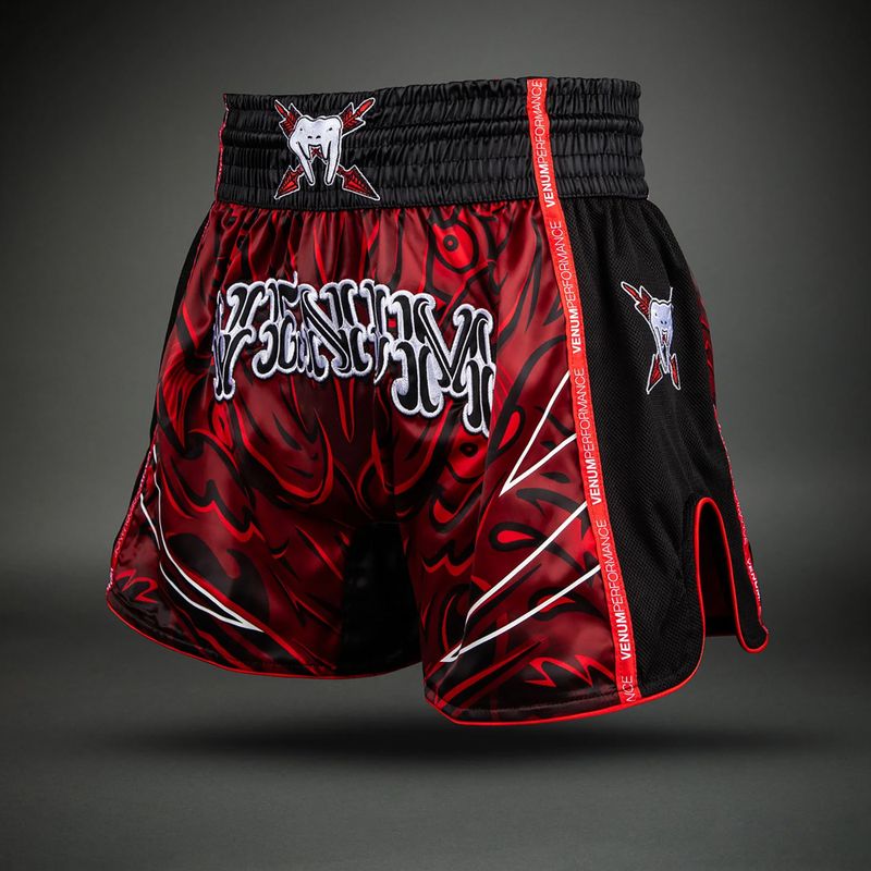 Pantaloni scurți de antrenament pentru bărbați Venum Wolf Attack Muay Thai Shorts black/red 4