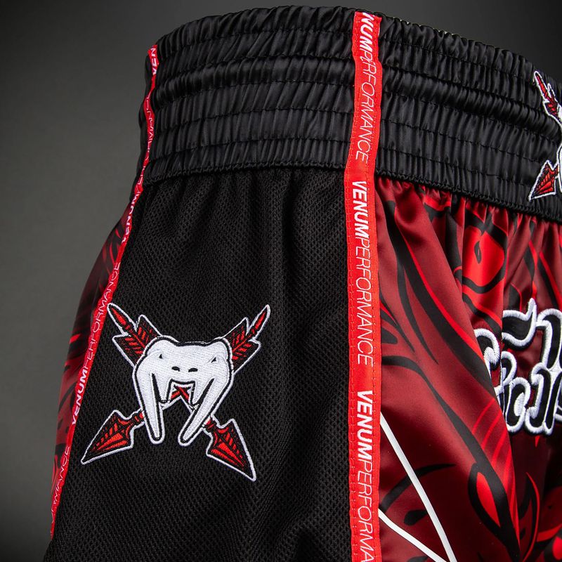 Pantaloni scurți de antrenament pentru bărbați Venum Wolf Attack Muay Thai Shorts black/red 5