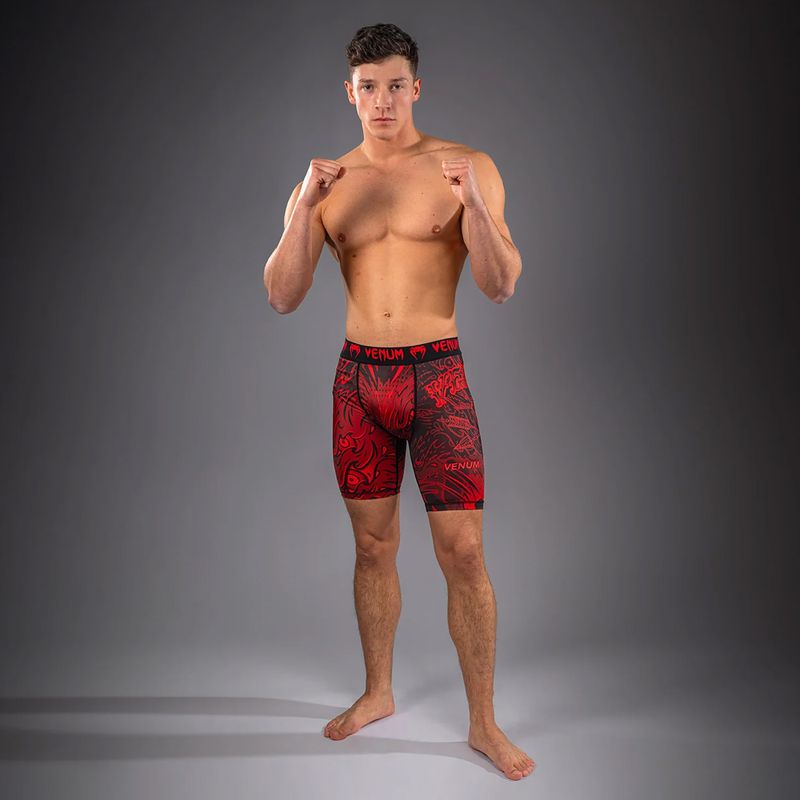 Pantaloni scurți de antrenament pentru bărbați Venum Wolf Attack Vale Tudo Shorts black/red 2