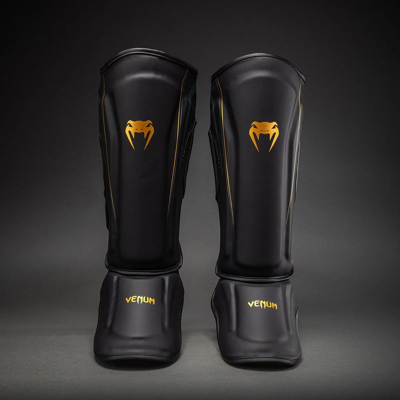 Protecții pentru tibie și picioare Venum Streamline Shin black/gold 2