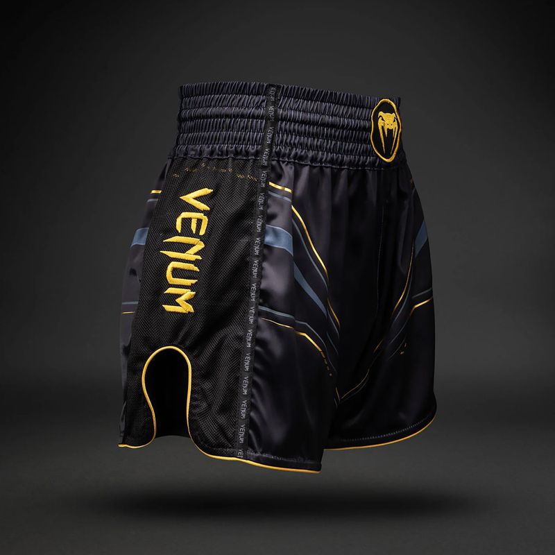 Pantaloni scurți de antrenament pentru bărbați Venum Streamline Muay Thai black/gold 3