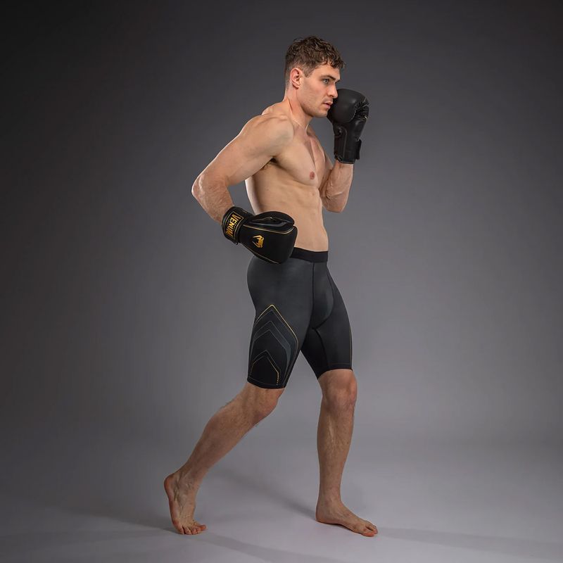 Pantaloni scurți de antrenament pentru bărbați Venum Streamline Vale Tudo black/gold 2
