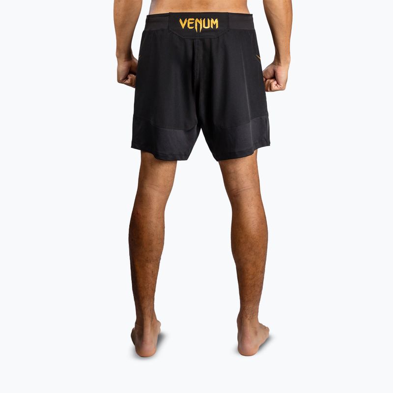 Pantaloni scurți de antrenament pentru bărbați Venum G-Core Fight black/gold 3