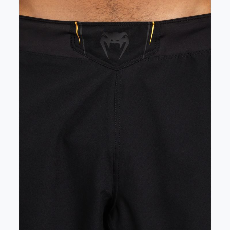 Pantaloni scurți de antrenament pentru bărbați Venum G-Core Fight black/gold 7