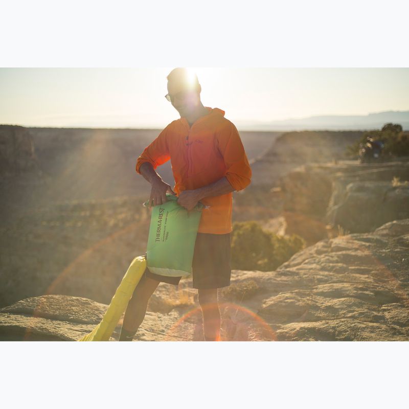Sac cu funcție de pompare Therm-A-Rest BlockerLite verde 3
