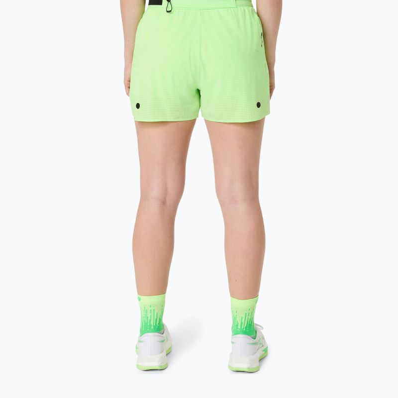 Pantaloni scurți de alergare pentru femei ASICS Metarun Split illuminate green 3
