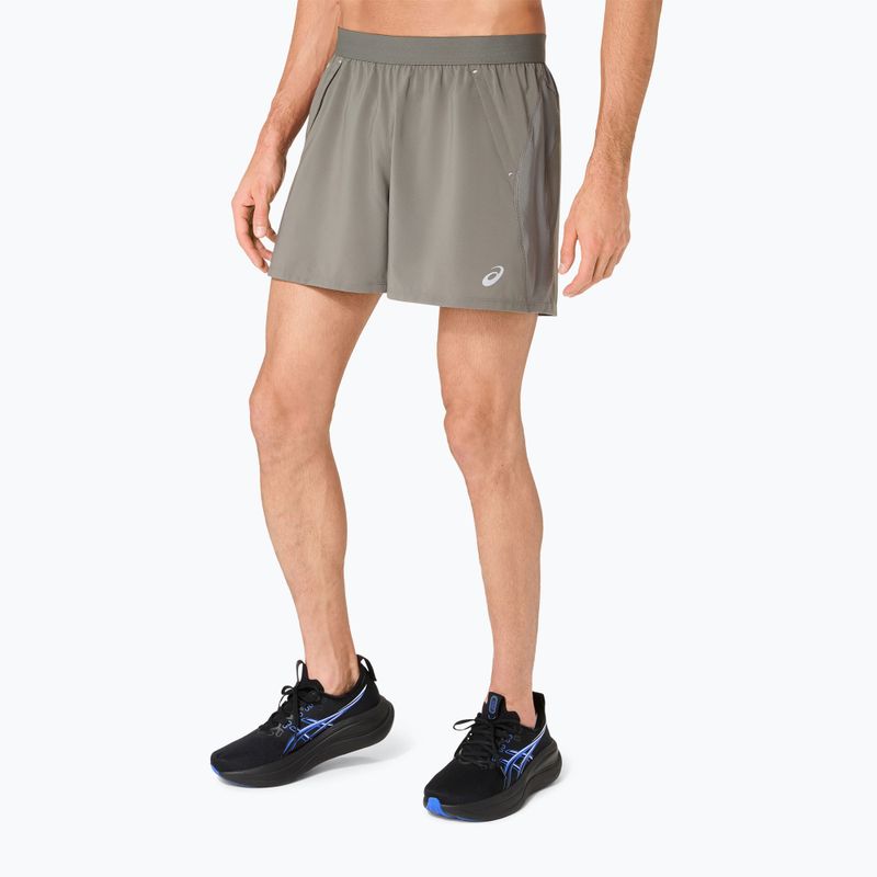 Pantaloni scurți de alergare pentru bărbați Asics Road 5In Short Truffle Grey 4