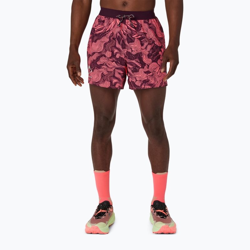 Pantaloni scurți de alergare pentru bărbați Asics Fujitrail All Over Print 5In Short Blazing Coral/Dark Aubergine