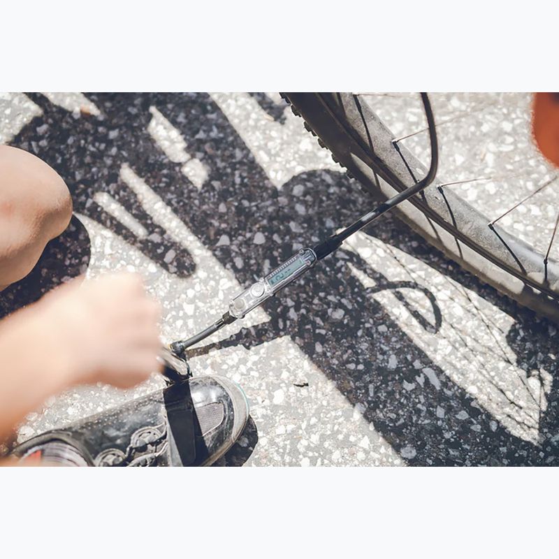 Pompă pentru bicicletă Lezyne Micro Floor Drive Digital HPG 160psi gloss black 2