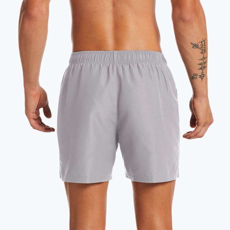 Pantaloni scurți de baie Nike Essential 5" Volley pentru bărbați, gri NESSA56-079 2