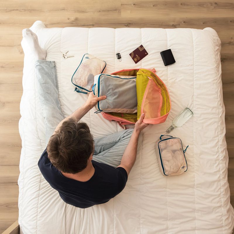 Rucsac de turism CabinZero Classic Tech 28 and pink 21