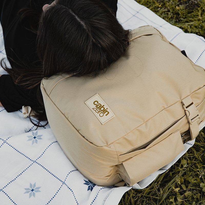 Rucsac de turism CabinZero Classic Tech 28 l shell white 18