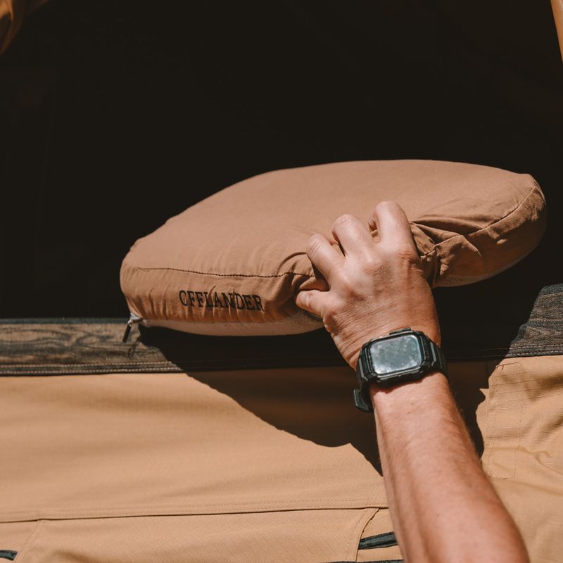 Pernă de turism OFFLANDER Pillow sand 4