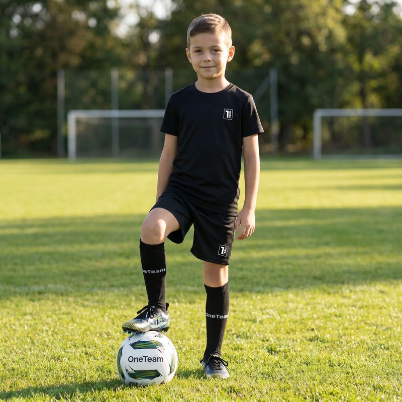 Set fotbal pentru copii OneTeam Precision Set tricou și pantaloni scurți negru 13