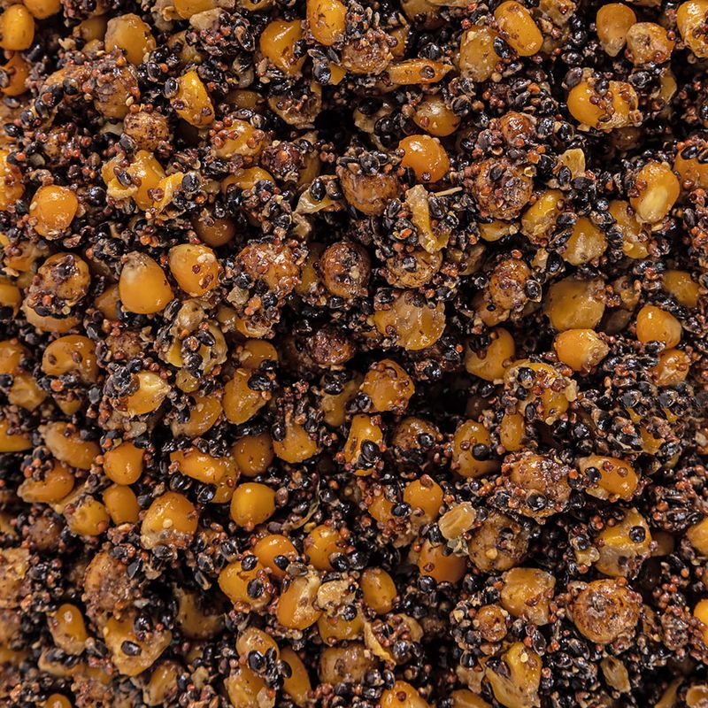 Cereale mixte Carp Target Kukurydza-Konopia-Rzepik 33% + Wiadro 10 l 5