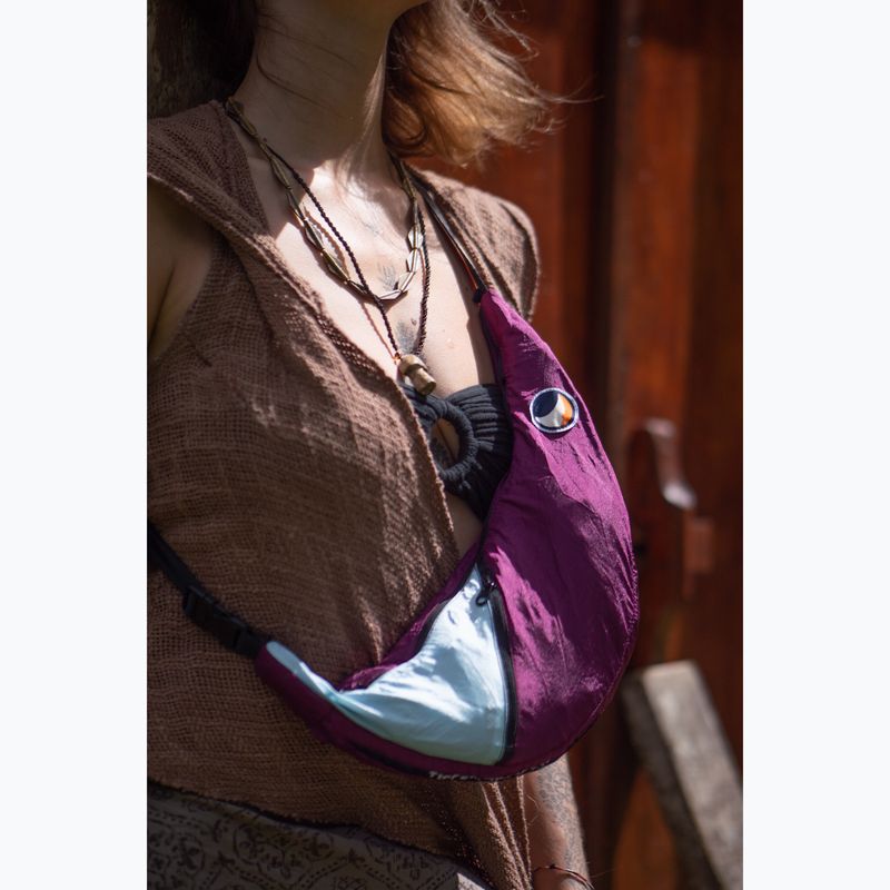 Borsetă de braț Ticket To The Moon Upcycled Sling bag plum/cloud 7