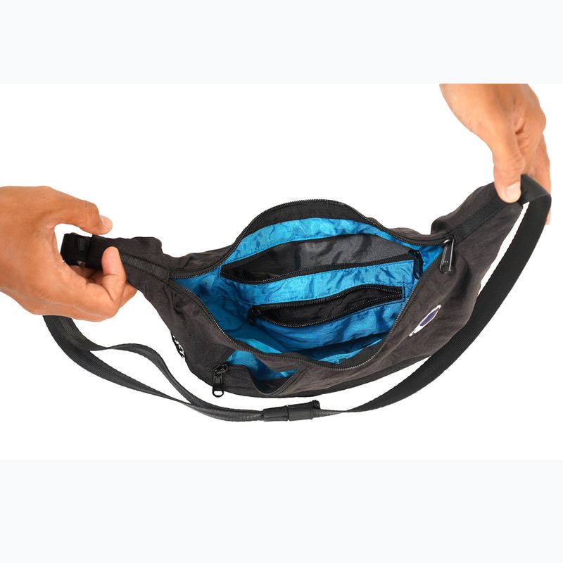 Borsetă de umăr  Ticket To The Moon Upcycled Sling black 5