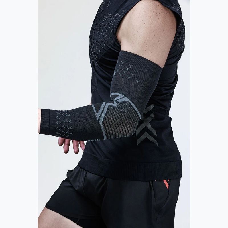 Benzi compresive pentru mâini X-Bionic Twyce Armsleeve black/charcoal