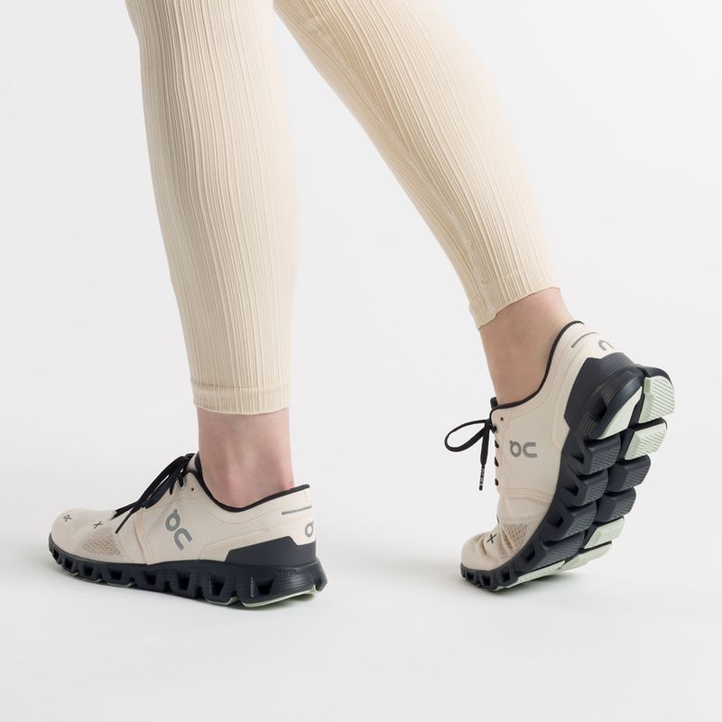 Pantofi de alergare pentru femei On Cloud X 3 bej 6098694 3