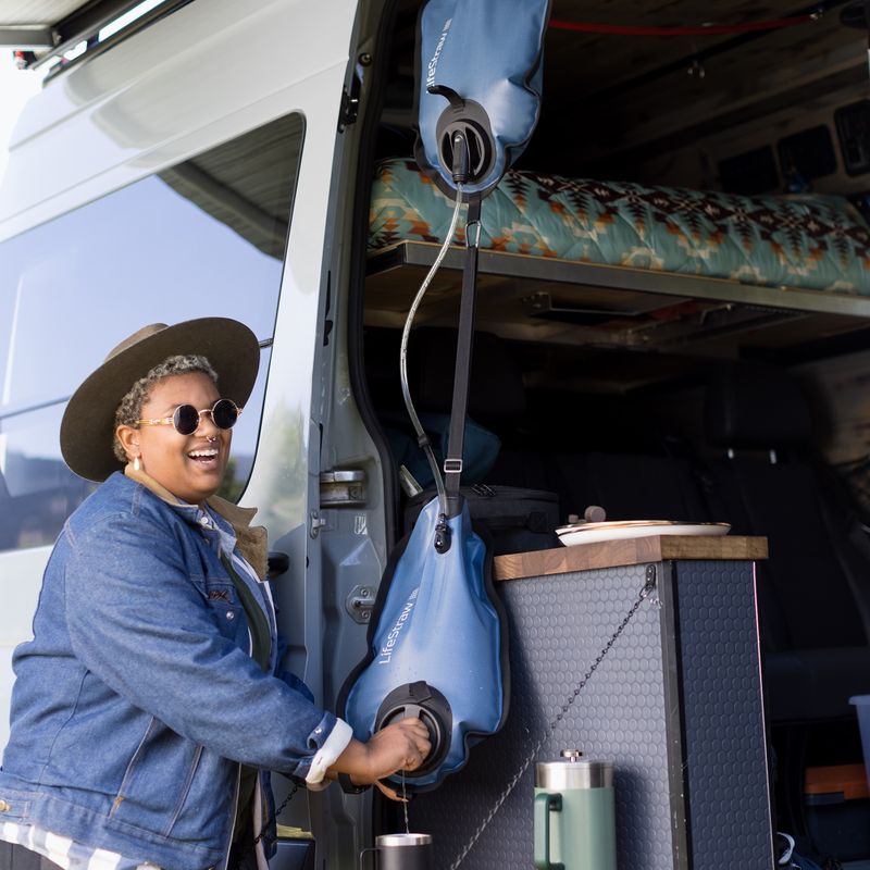 Set de filtrare a apei LifeStraw Peak Series Gravity Water System cu sac de depozitare 8L + 8L suport albastru 2