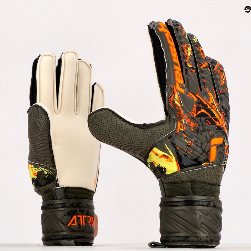 Mănuși de portar Reusch Attrakt Solid verzi 5370016-5556 9