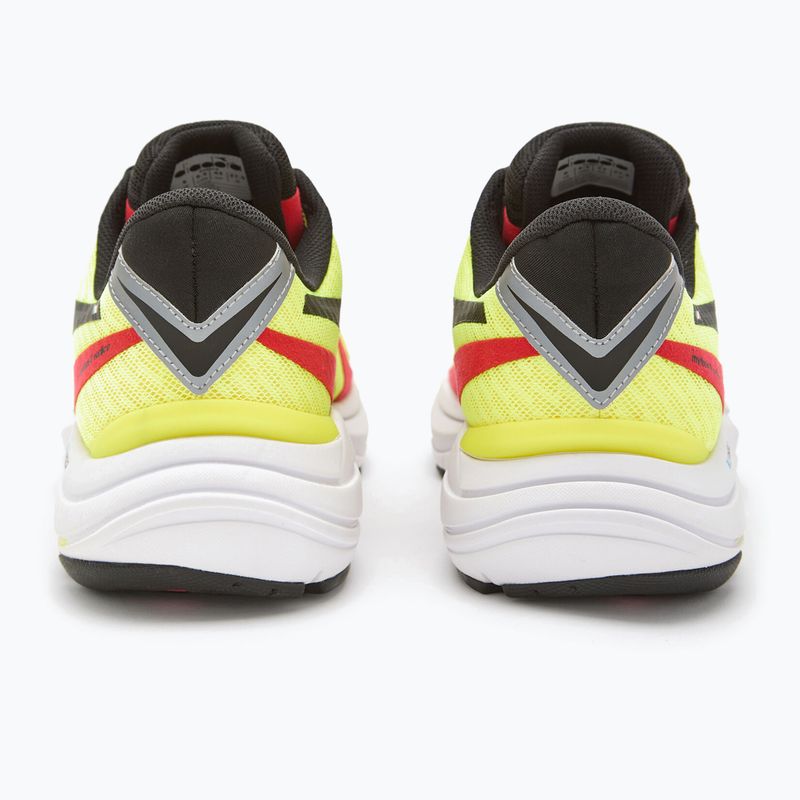 Pantofi de alergare pentru bărbați Diadora Mythos Blushield 8 Vortice galben DD-101.179087-D0273 13