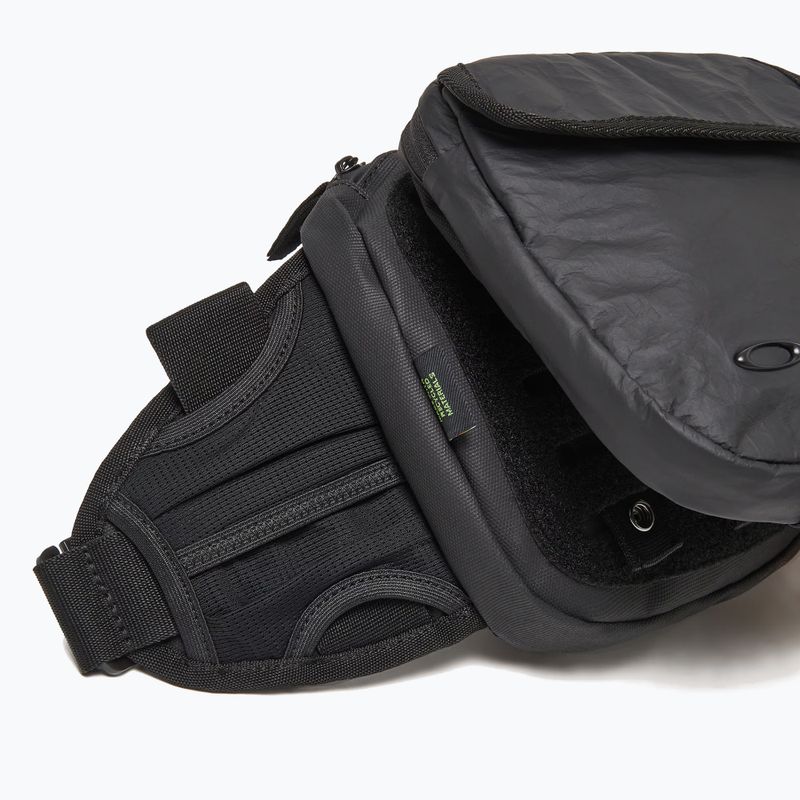 Borsetă Oakley Latitude Flex 6,5 l blackout 4