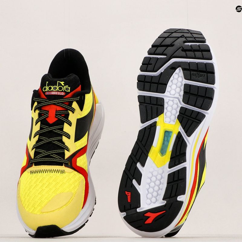Pantofi de alergare pentru bărbați Diadora Mythos Blushield 8 Vortice galben DD-101.179087-D0273 19