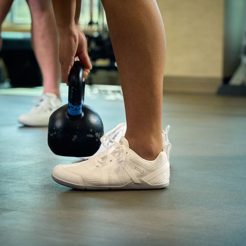 Încălțăminte barefoot pentru femei Xero Shoes Prio Neo albă 8