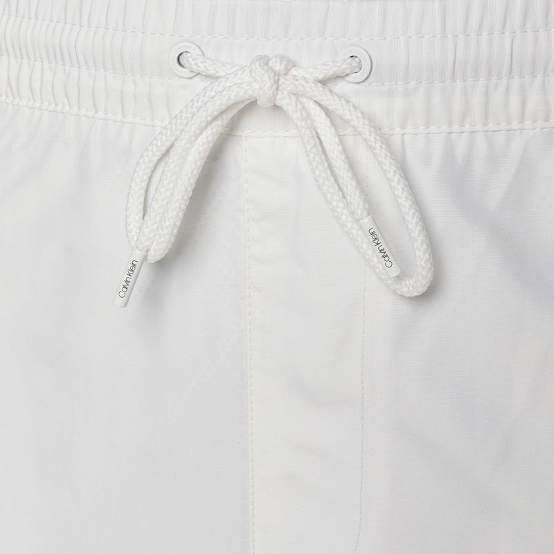 Bărbați Calvin Klein Medium Pantaloni scurți de înot cu cordon, alb 7