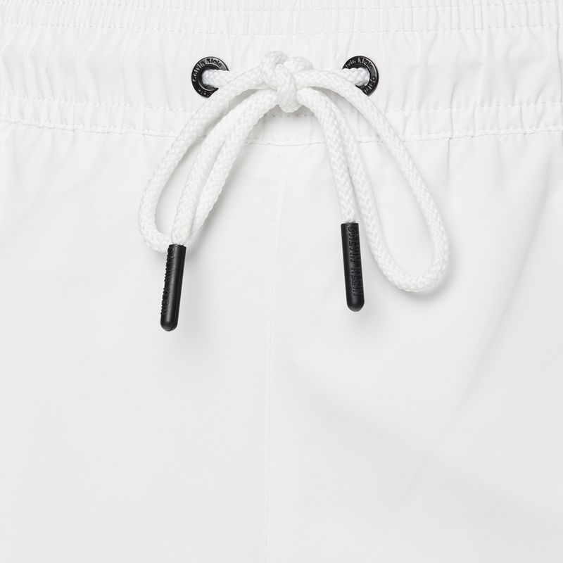 Bărbați Calvin Klein Medium Pantaloni scurți de înot cu cordon, alb 3