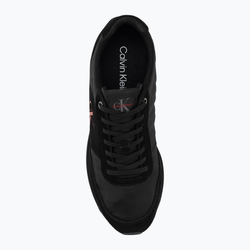 Încălțăminte pentru bărbați Calvin Klein HM0HM02212 Retro Runner Bans Leather Suede triple black/adrenaline rush 5