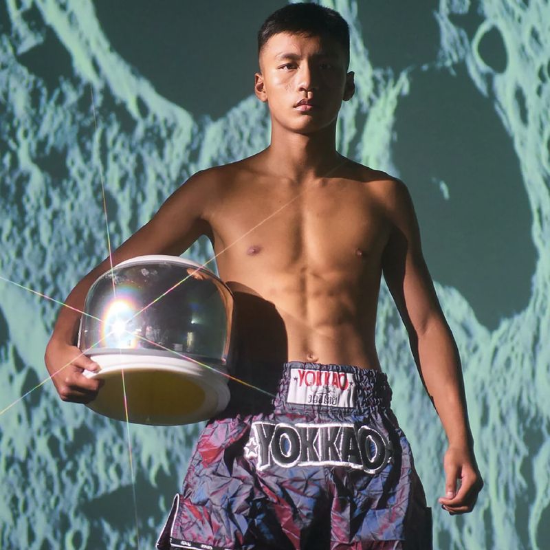 Pantaloni scurți de antrenament pentru bărbați YOKKAO Lunar Muay Thai iridescent blue grey 14