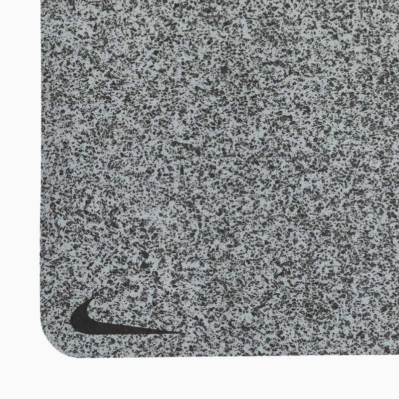 Covoraș de yoga Nike Flow 4 mm gri N1002410-919 3