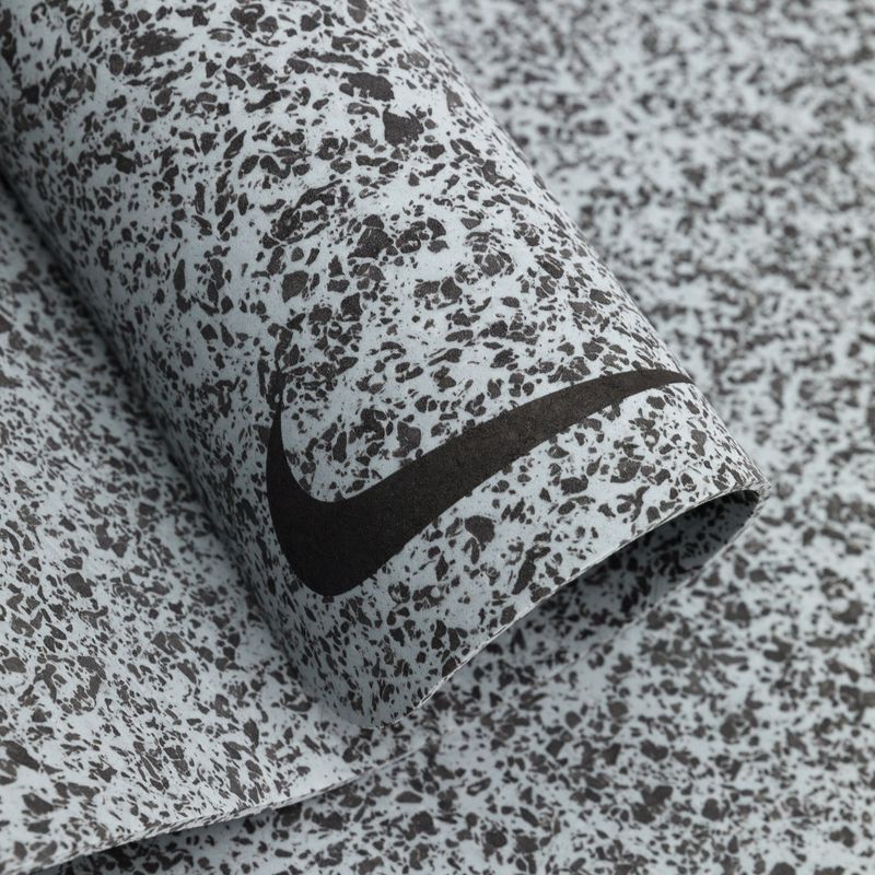 Covoraș de yoga Nike Flow 4 mm gri N1002410-919 4