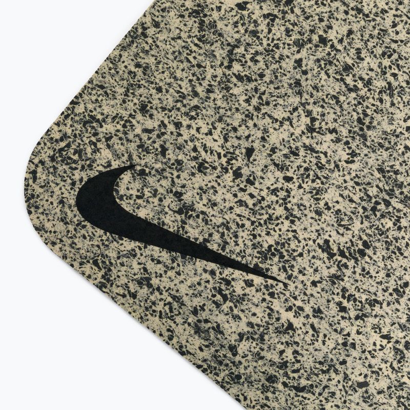 Covoraș de yoga Nike Flow 4 mm gri N1002410-119 3