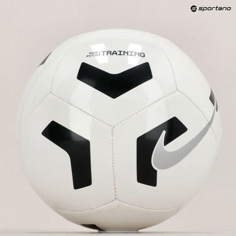 Minge de fotbal Nike Pitch Training white/black/silver mărime 4 6
