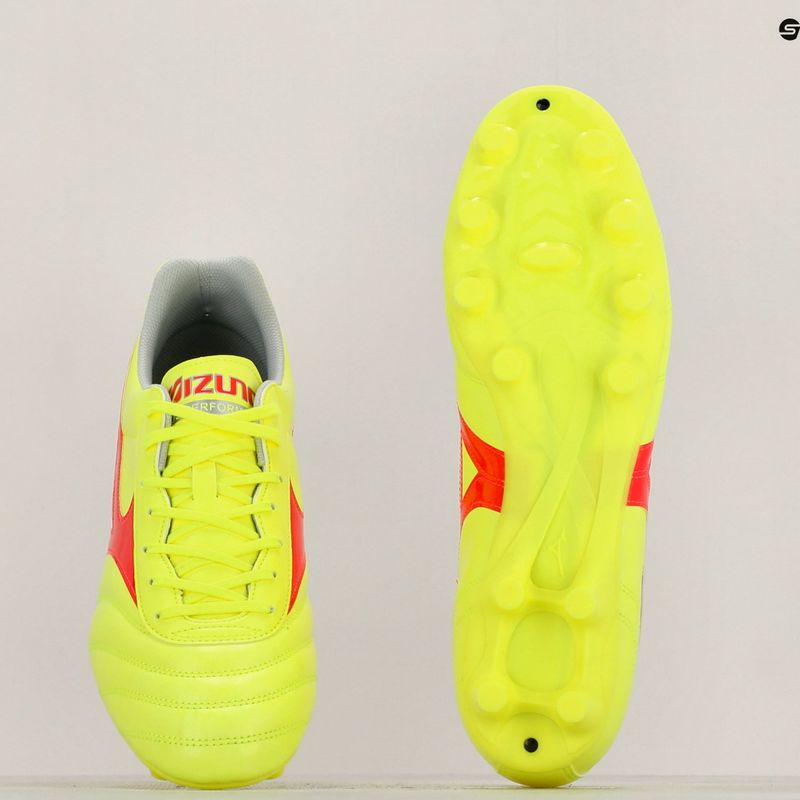 Încălțăminte de fotbal pentru bărbați Mizuno Morelia II Club MD safety yellow/fiery coral 2/galaxy silver
