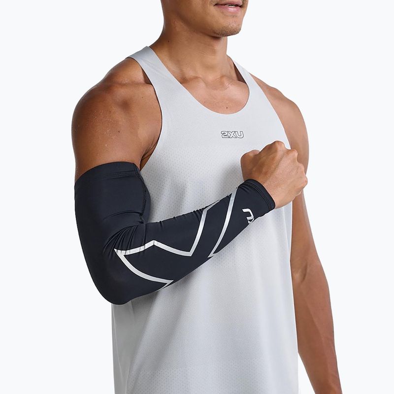 Manșon de compresie 2XU Compression Arm Guard Single negru/argintiu UA3196A