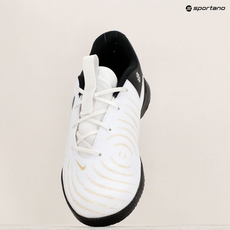 Încălțăminte de fotbal pentru copii Nike Phantom GX II Academy IC white/metallic gold coin/black 9