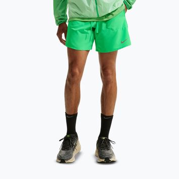 Pantaloni scurți de alergare pentru bărbați Nike Stride Dri-Fit 2in1 7" green spark