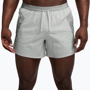 Pantaloni scurți de alergare pentru bărbați Nike Stride grey fog