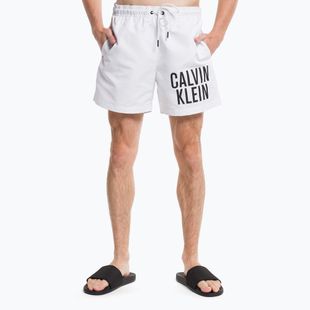 Bărbați Calvin Klein Medium Pantaloni scurți de înot cu cordon, alb